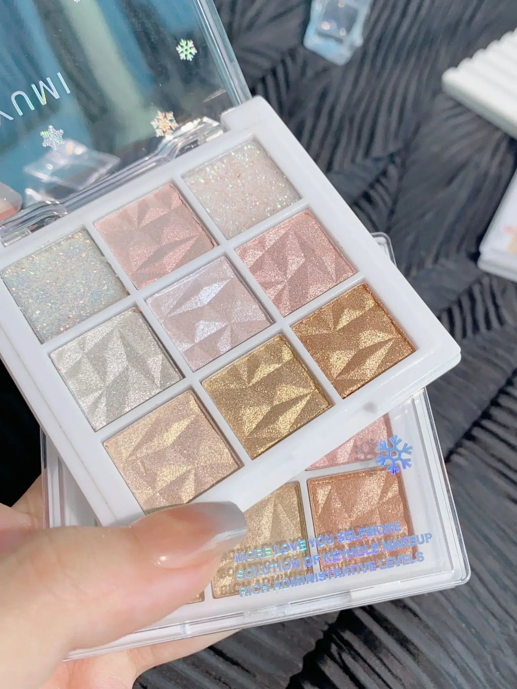 9-Color Snowflake Eyeshadow Palette – Shimmer & Glitter Eyeshadow Palette Qme