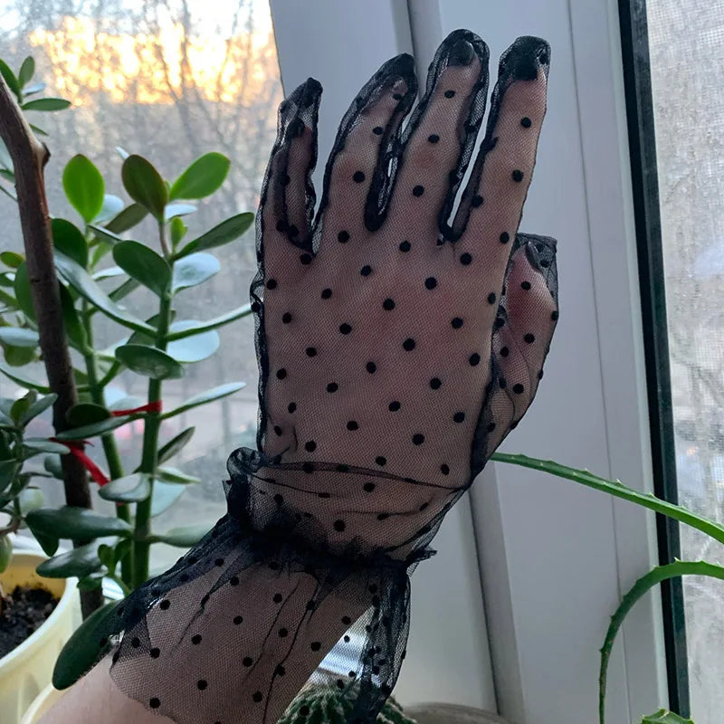 Women's Short Lace Tulle Gloves – Stretchy Mesh Full Finger Lace Mesh Gloves Qme