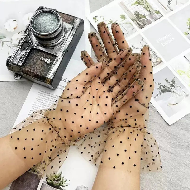 Women's Short Lace Tulle Gloves – Stretchy Mesh Full Finger Lace Mesh Gloves Qme A-6 One Size