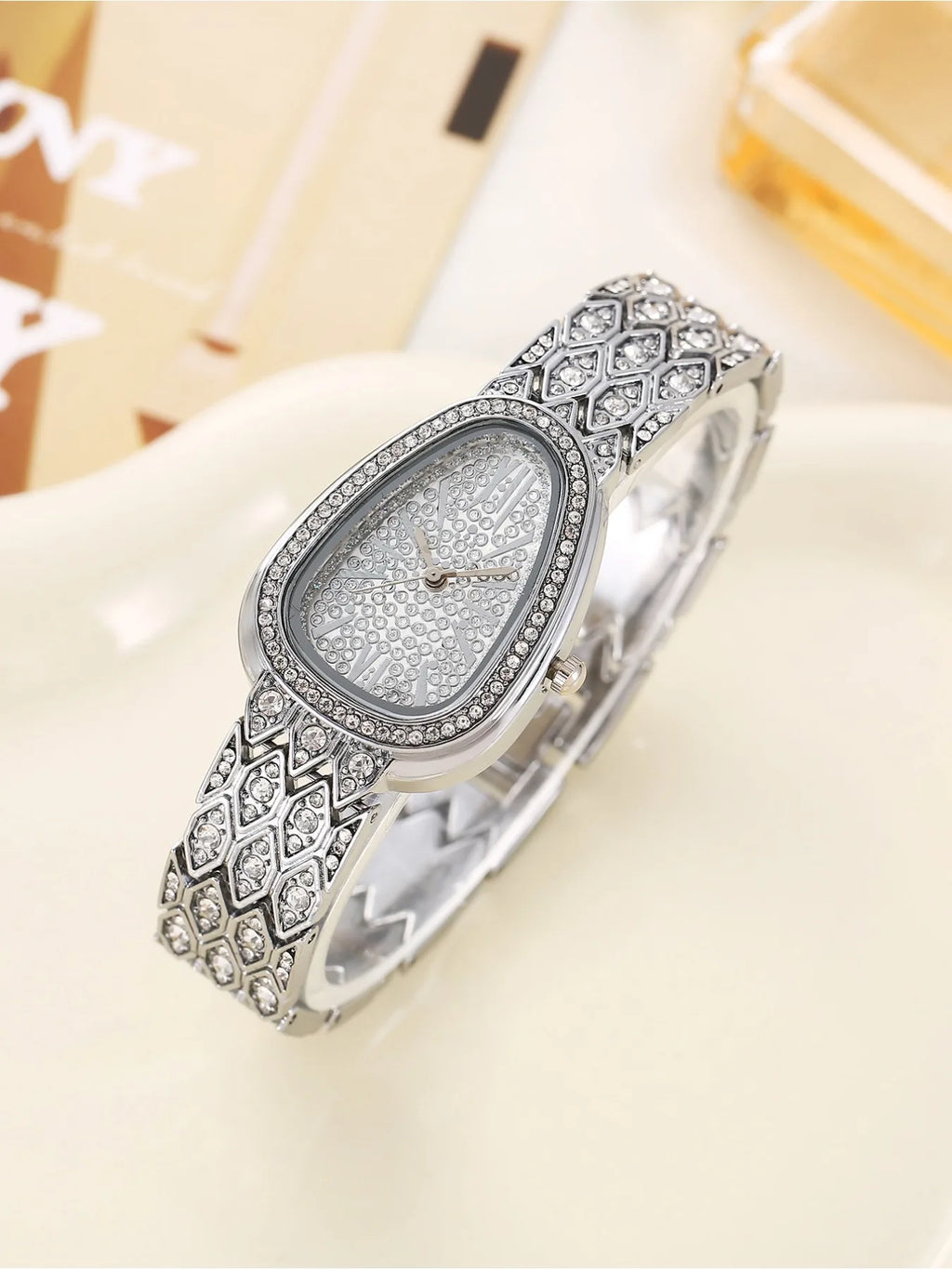 Women's Quartz Fashion Watch – Elegant Casual Steel Band Watch Women's Fashion Watch Qme Silver