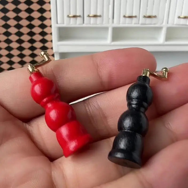 1:12 Dollhouse Miniature Grinding Machine – Red & Black Dollhouse Miniature Qme
