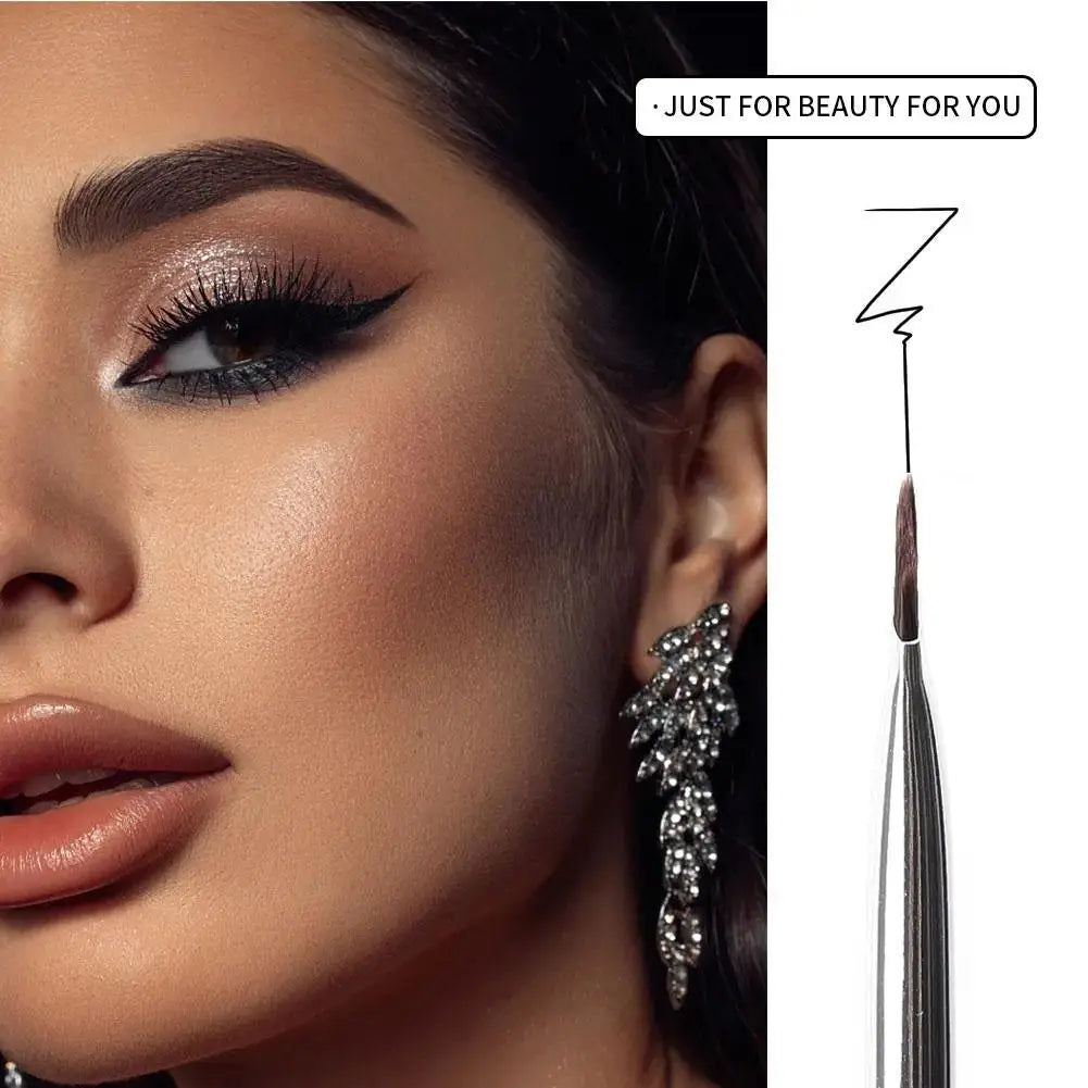 Ultra Thin Blade Eyeliner & Eyebrow Brush – Fine Angle Flat Eyeliner Brush Qme