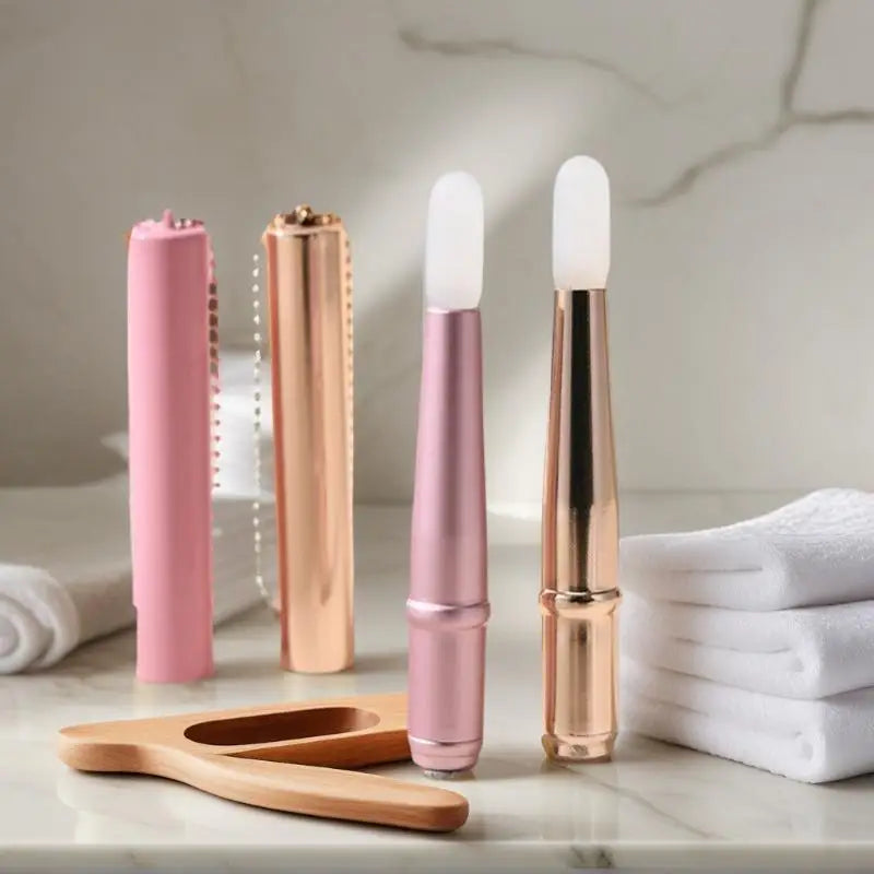 Mini Silicone Lip & Concealer Brush with Protective Cover Makeup Brush Applicator Qme