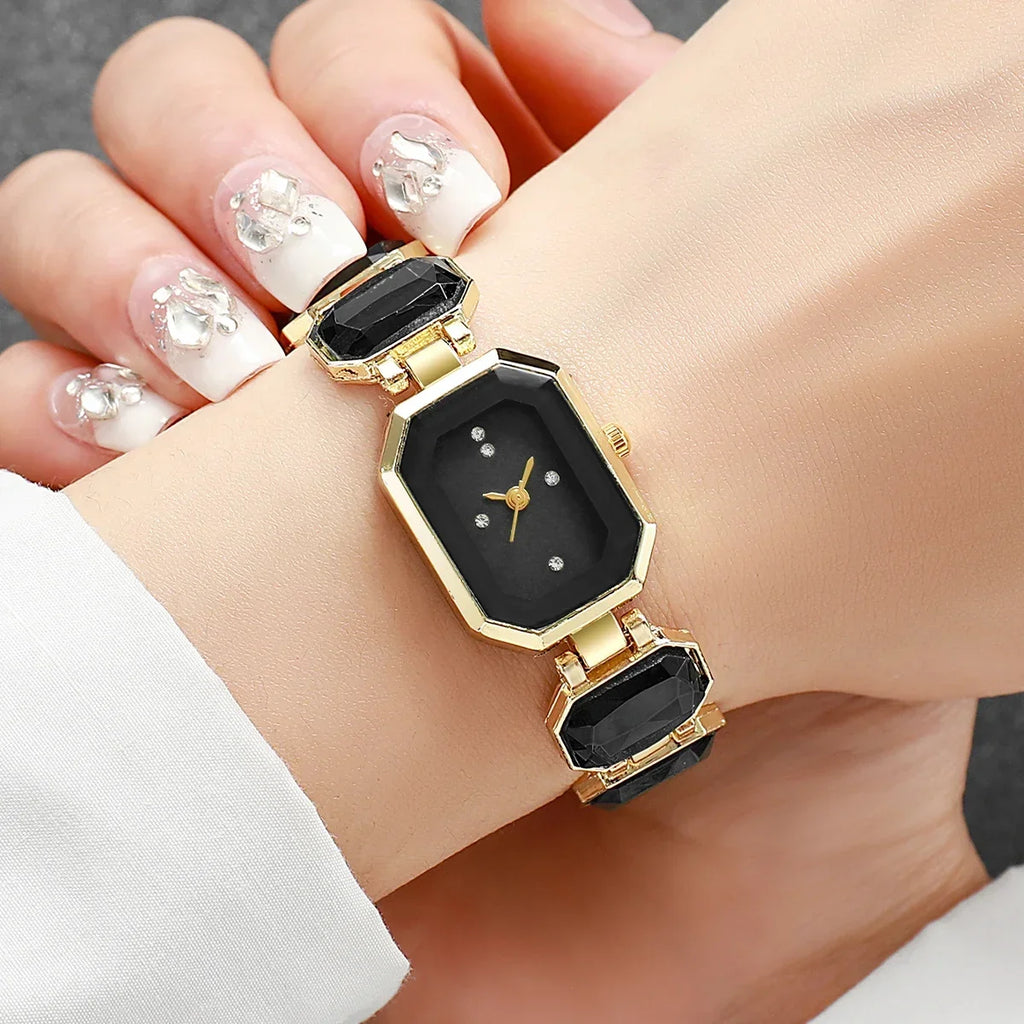 Women's Rectangle Dial Quartz Watch – Elegant Ladies Timepiece Ladies Quartz Watch Qme