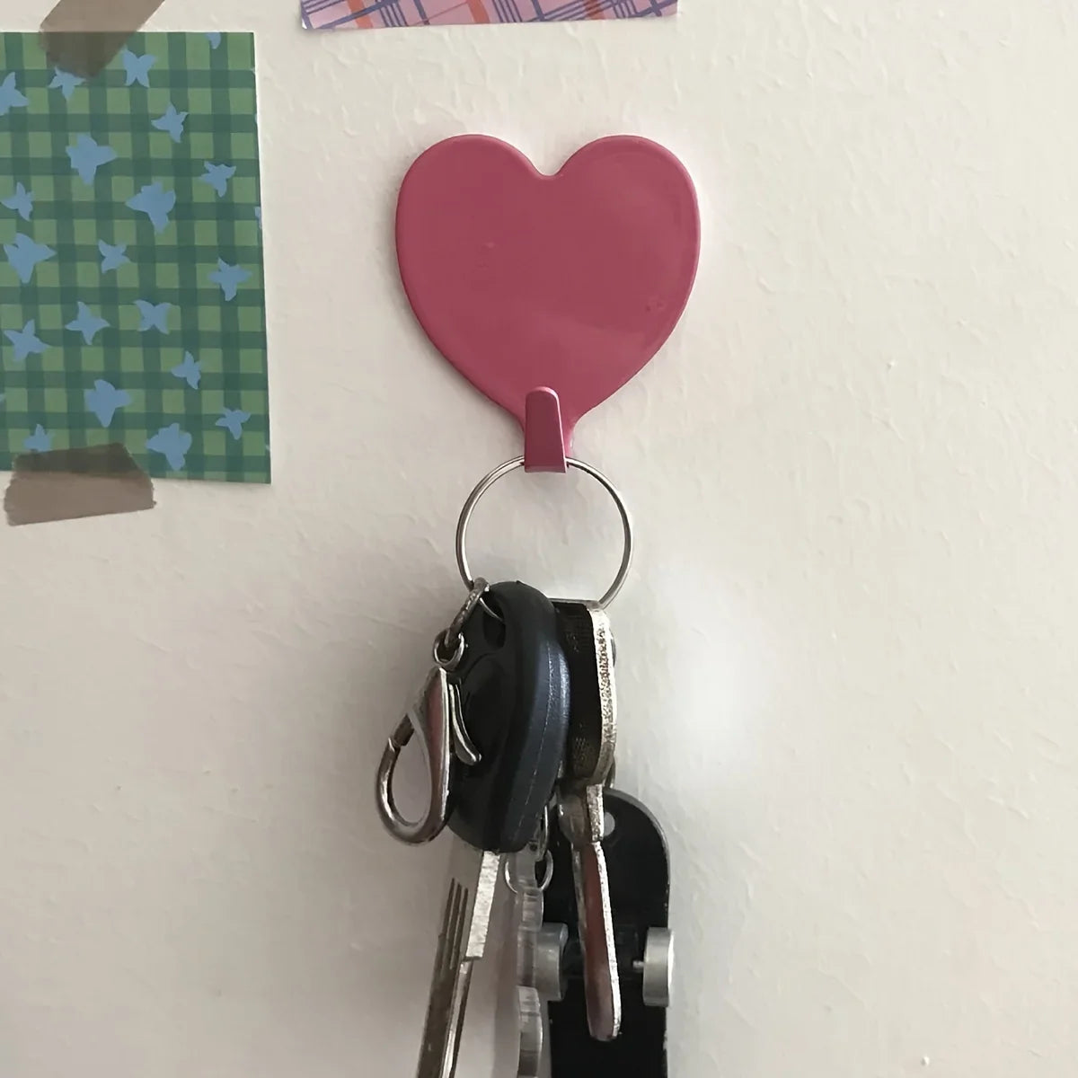 Heart-Shaped Adhesive Wall Hooks – Heavy-Duty, 3 Colors Adhesive Wall Hooks Qme