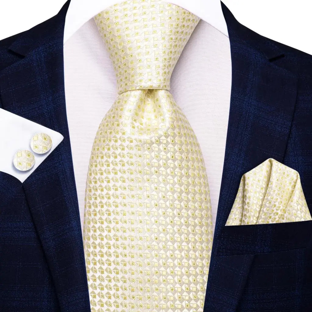Hi-Tie Men's Silk Necktie Handkerchief & Cufflinks Set