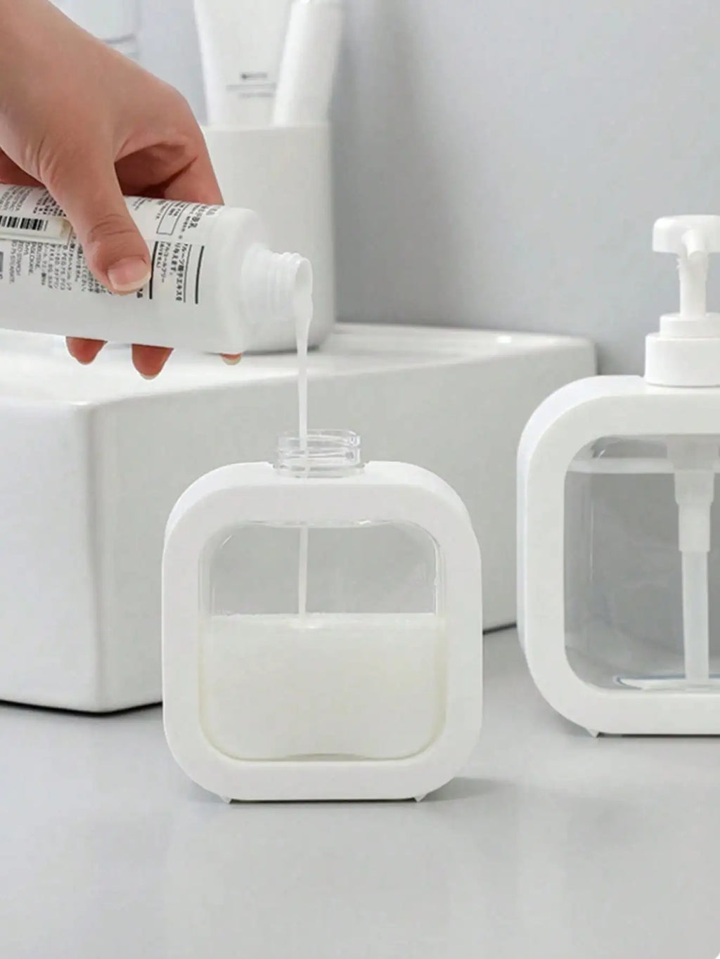 300ml Refillable Dispenser Bottle – Lotion, Shampoo & Skincare Refillable Dispenser Bottle Qme