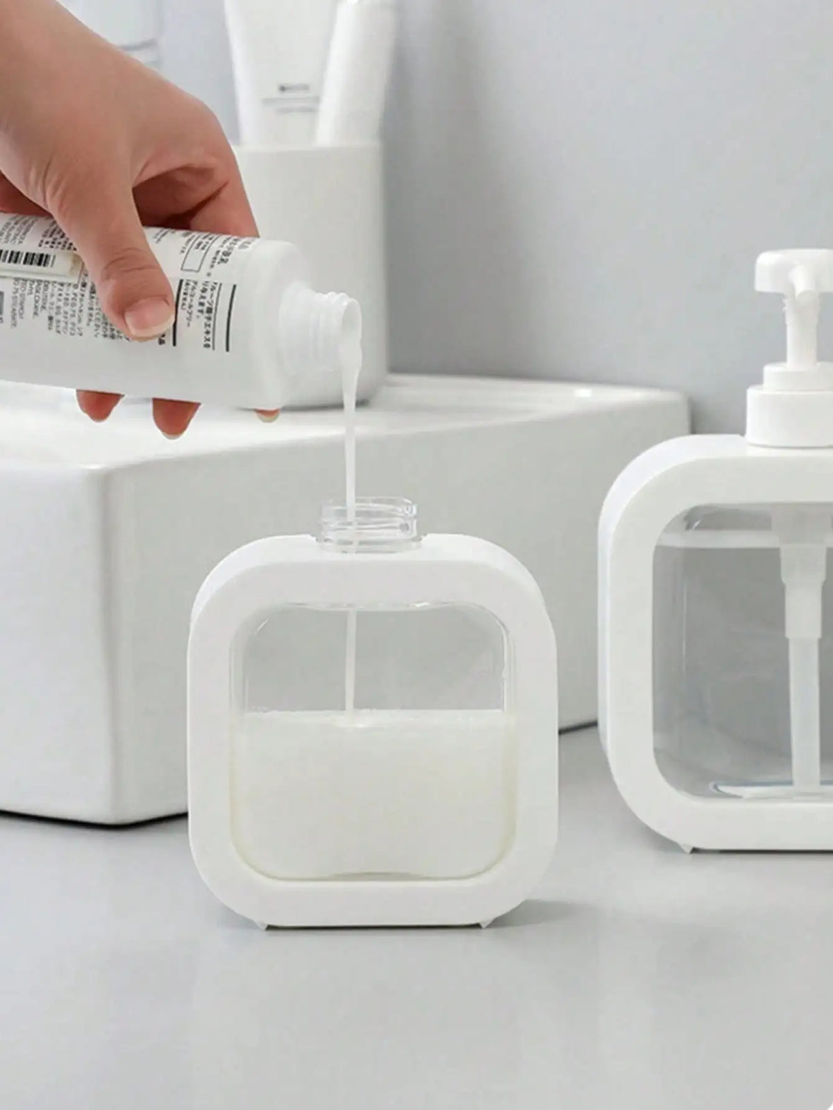 300ml Refillable Dispenser Bottle – Lotion, Shampoo & Skincare Refillable Dispenser Bottle Qme