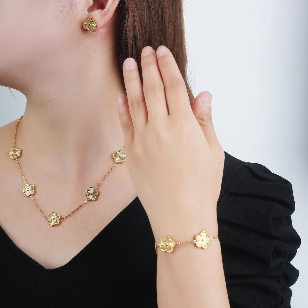 18K Gold-Plated Five-Leaf Flower Jewelry Set – 4 Pcs Jewelry Set Qme