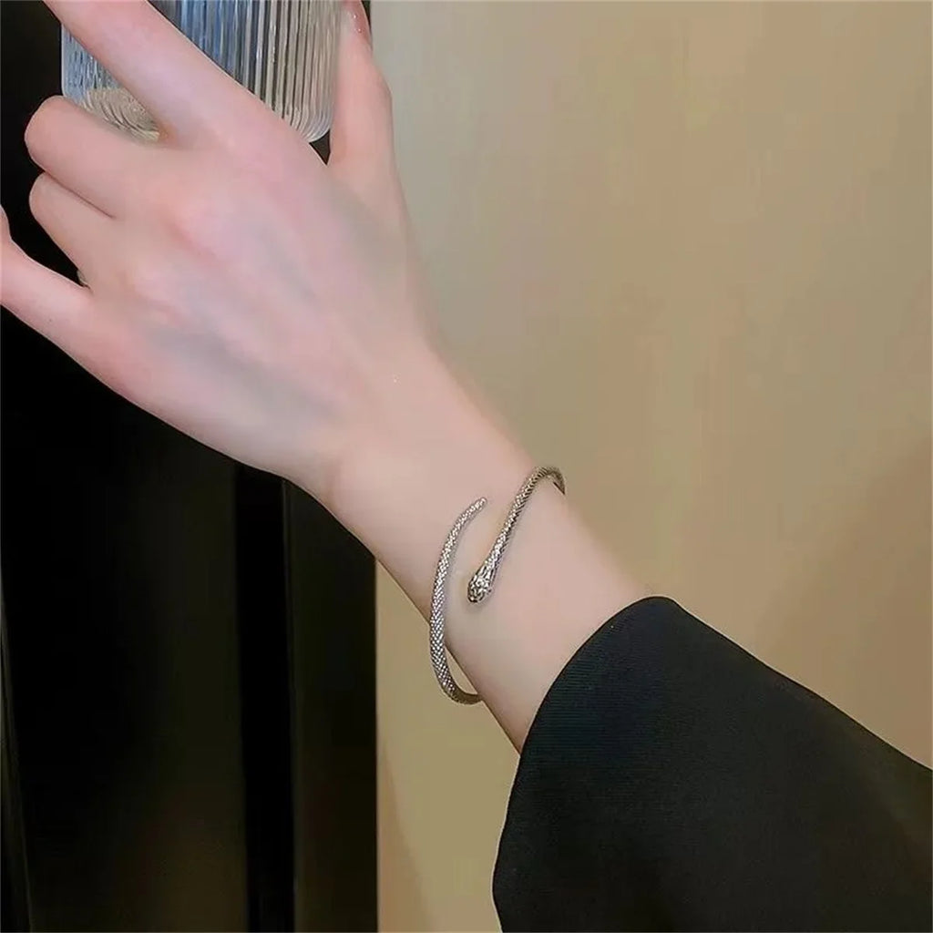 Hetian Jade Bell Bangle Bracelet – Retro Palace Design Jade Bangle Bracelet Qme