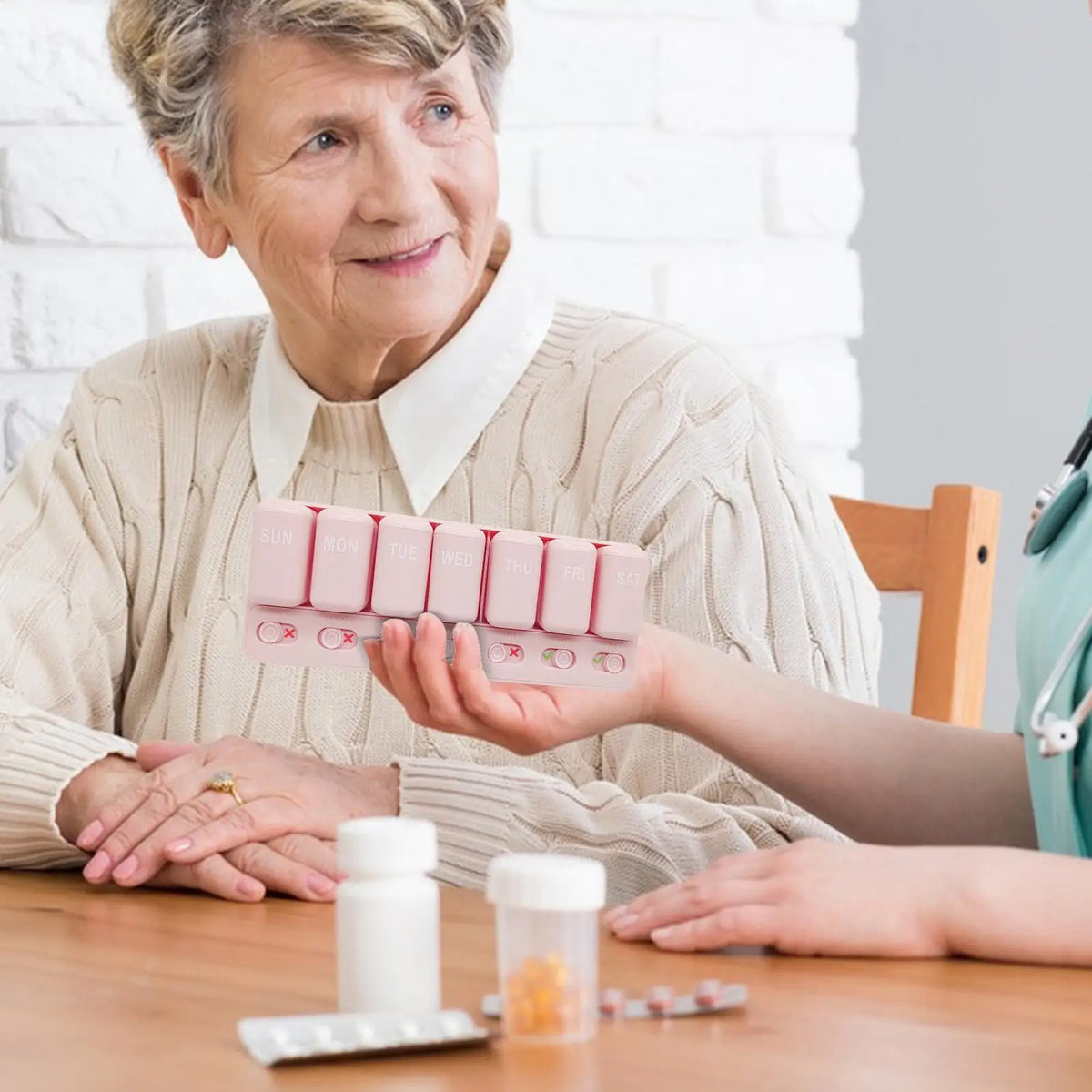 7-Day Pill Organizer Travel Case | Portable Weekly Medicine Box Pill Organizer Case Qme