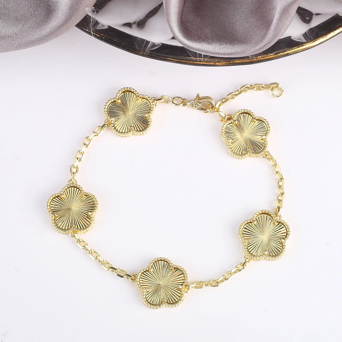 Zirconia Five-Leaf Flower Charm Bracelet for Women | Luxury Charm Bracelet Qme 4