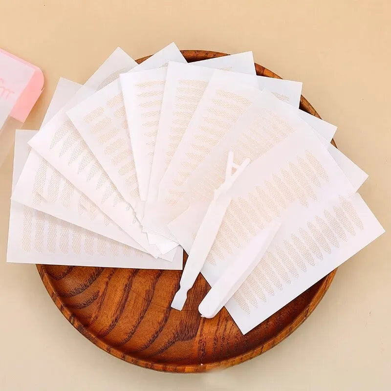 Qme Double Fold Eyelid Tape – Clear Beige Lace Stripe 240pc Eyelid Tape Sticker Qme