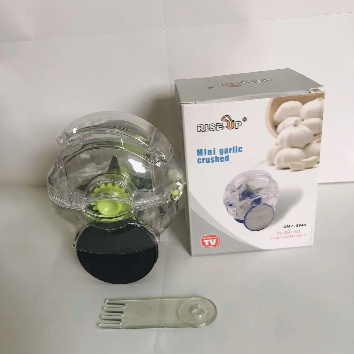 Roller Garlic Chopper Manual Mincer – No-Mess Kitchen Tool Garlic Roller Chopper Qme