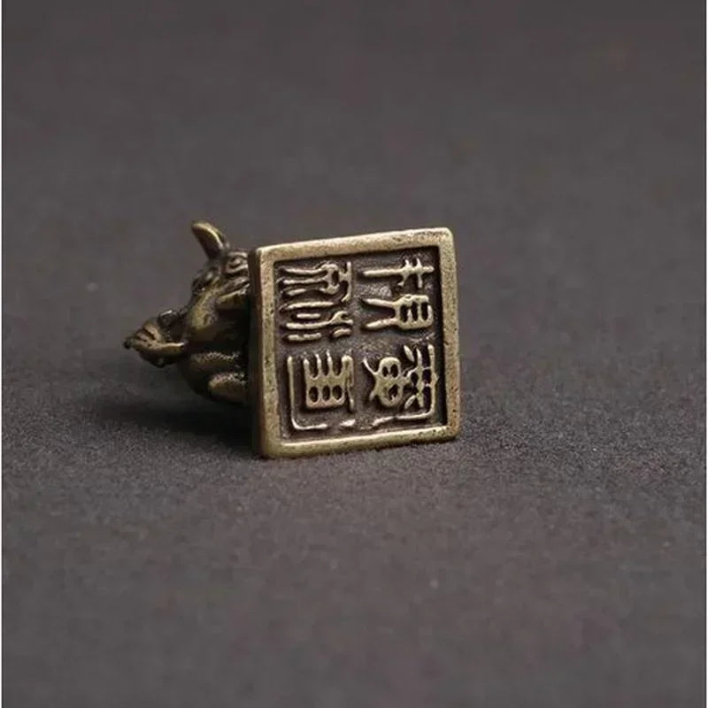 Brass Lion Keychain Pendant – Creative Car & Desk Decor Decorative Keychain Qme