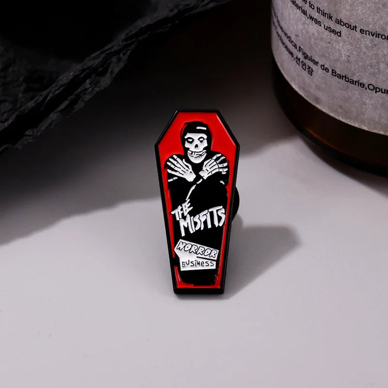 Rock Punk Enamel Lapel Pin – Music Club Horror Brooch Badge Enamel Lapel Pin Qme