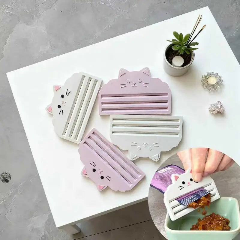 Cat Snack Extruder Food Squeezer – Zero Waste Pouch Feeder Cat Snack Extruder Qme
