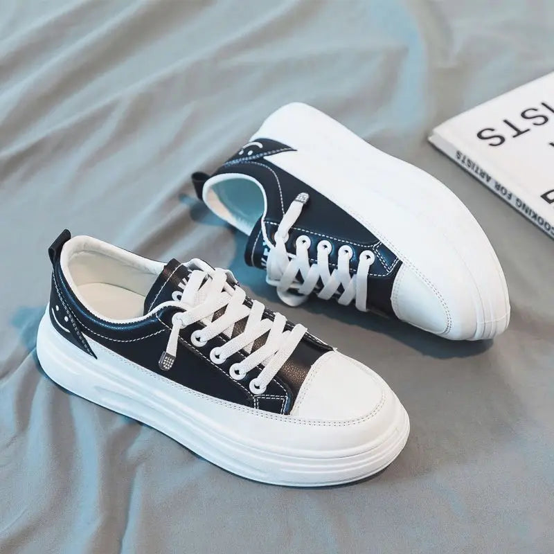 Feerldi Women's Casual Flat Sneakers – Thick Sole Lace-Up Women's Flat Sneakers Qst