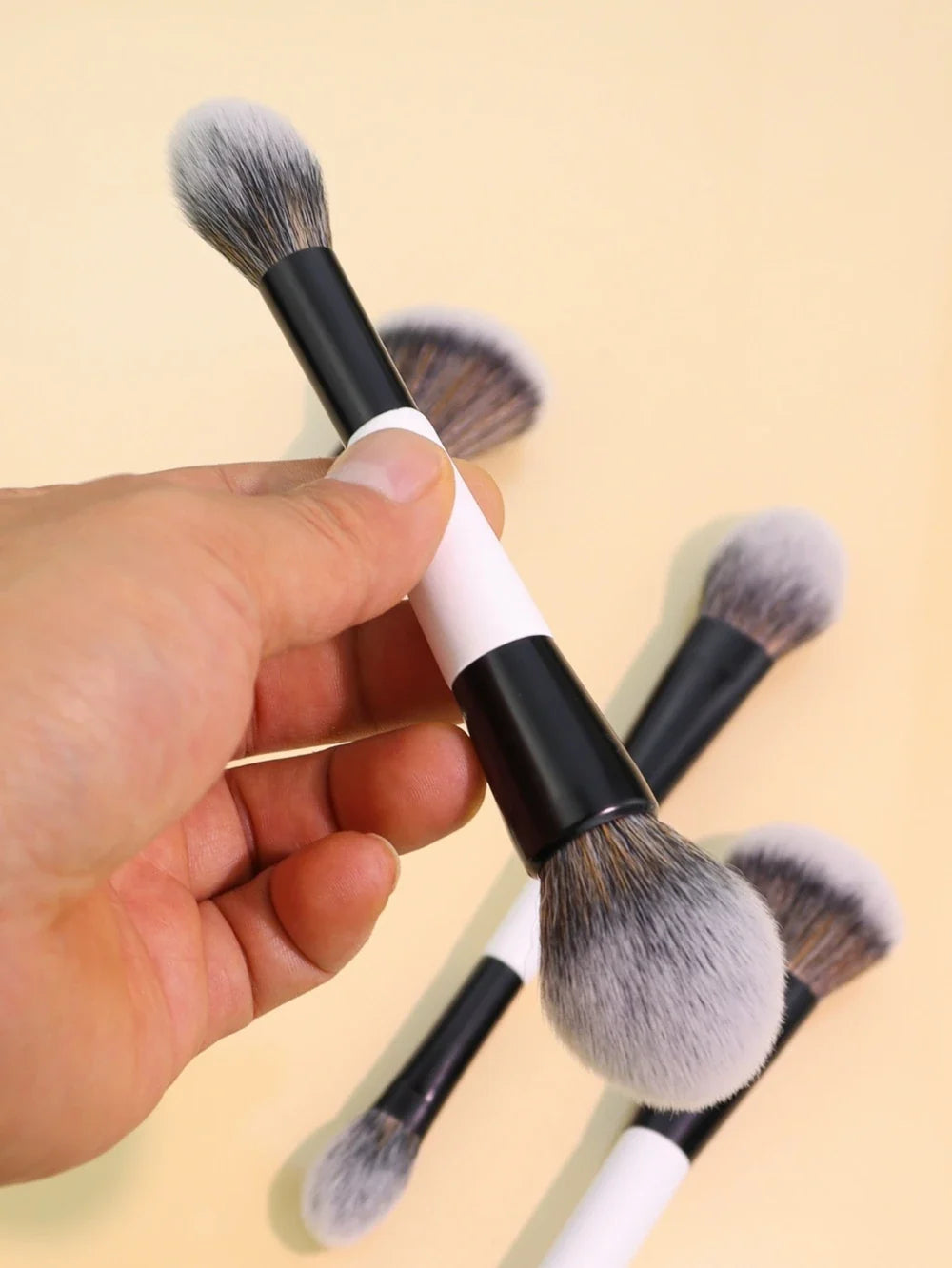 Dual-Headed Makeup Brush – Foundation, Blush & Contour Makeup Brush Qme