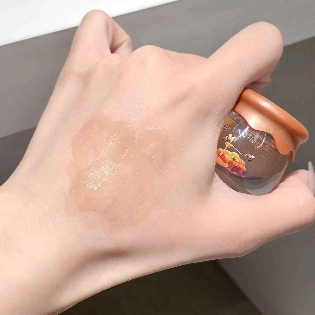 SHAQINUO Honey Lip Balm – Moisturizing, Non-Sticky & Refreshing Lip Balm Qme