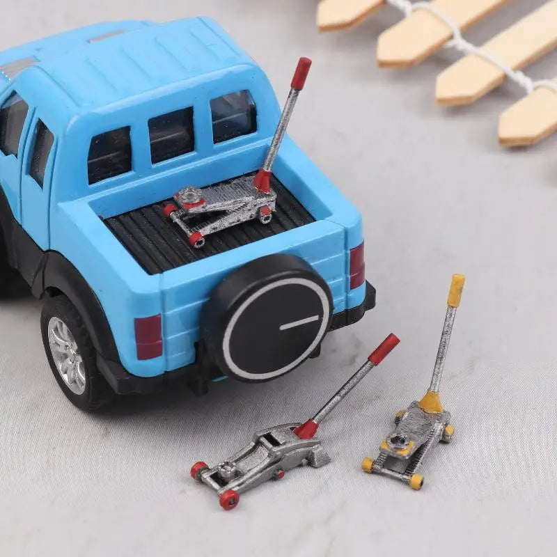1:64 Scale Car Lifting Jack Model – Mini Garage Accessory Miniature Scale Model Qme