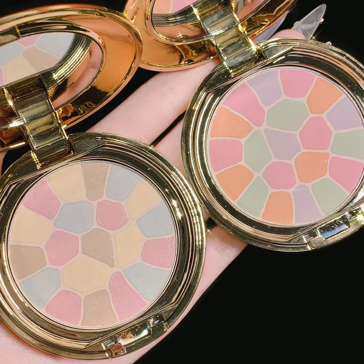 Qme Multi-Color Face Blush Palette – Matte & Pearlescent Face Blush Palette Qme
