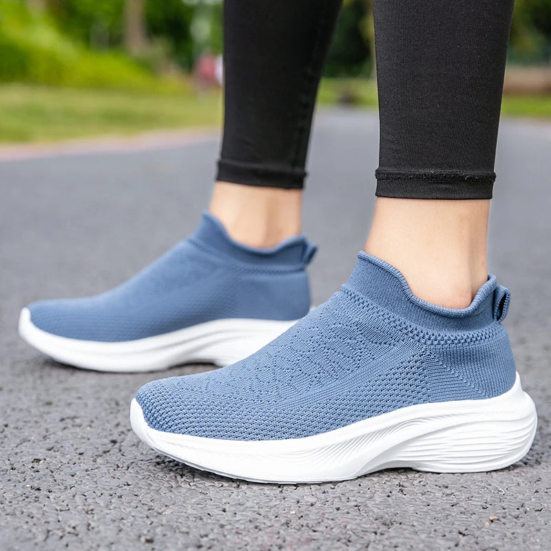 Women's Lightweight Slip-On Walking Sneakers – Casual Flats Women's Walking Sneakers Qst