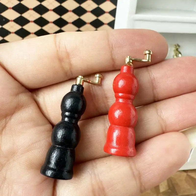 1:12 Dollhouse Miniature Grinding Machine – Red & Black Dollhouse Miniature Qme