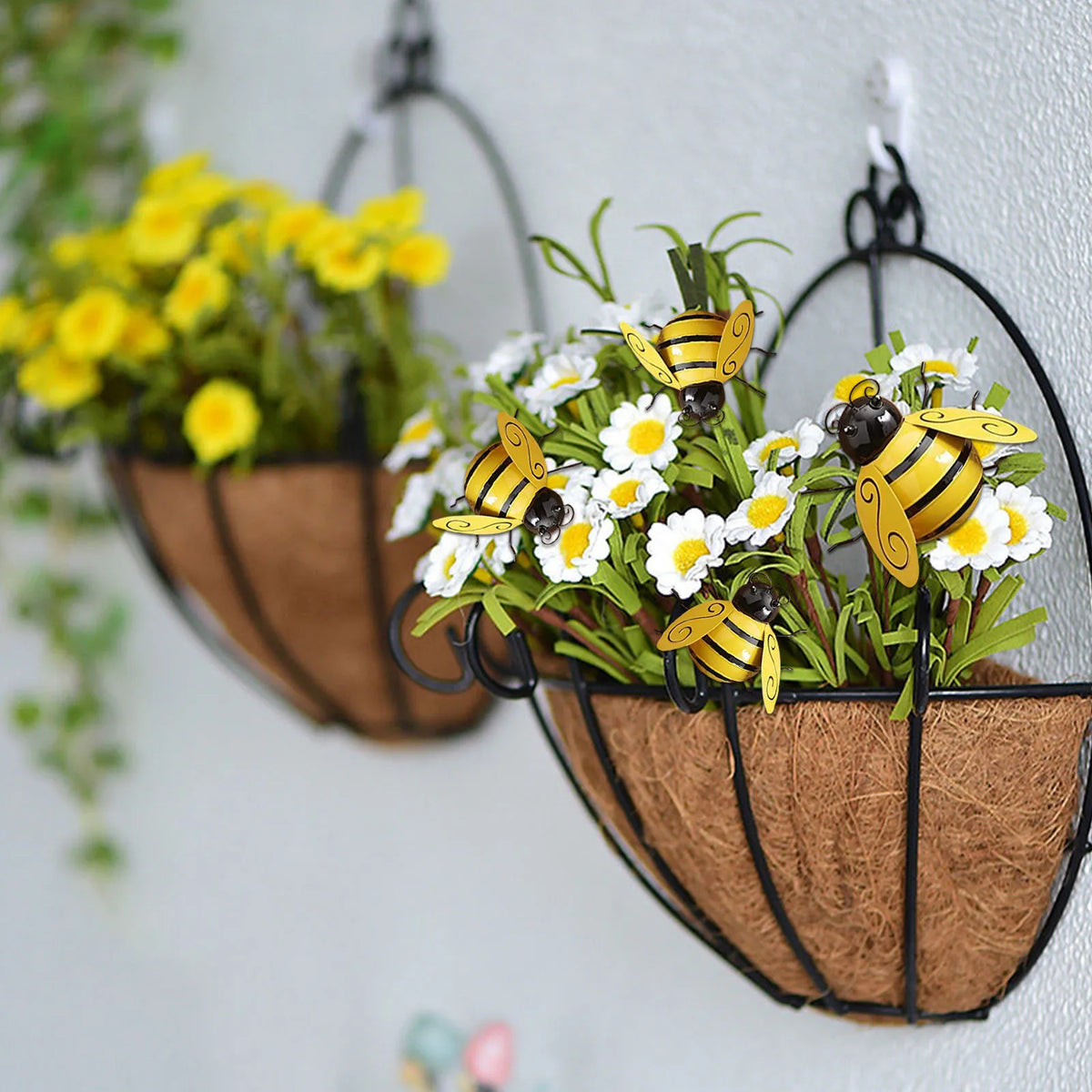 Bumble Bee Garden Sculptures – 4 Pc Outdoor Patio Yard Decor Garden Sculpture Set Qme