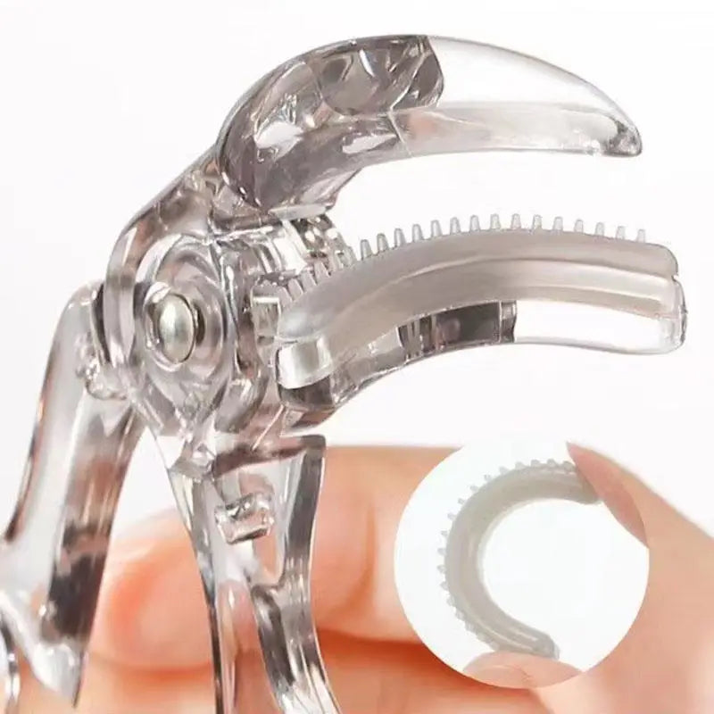 Wide-Angle Eyelash Curler with Toothed Comb – All Eye Shapes Eyelash Curler Qst