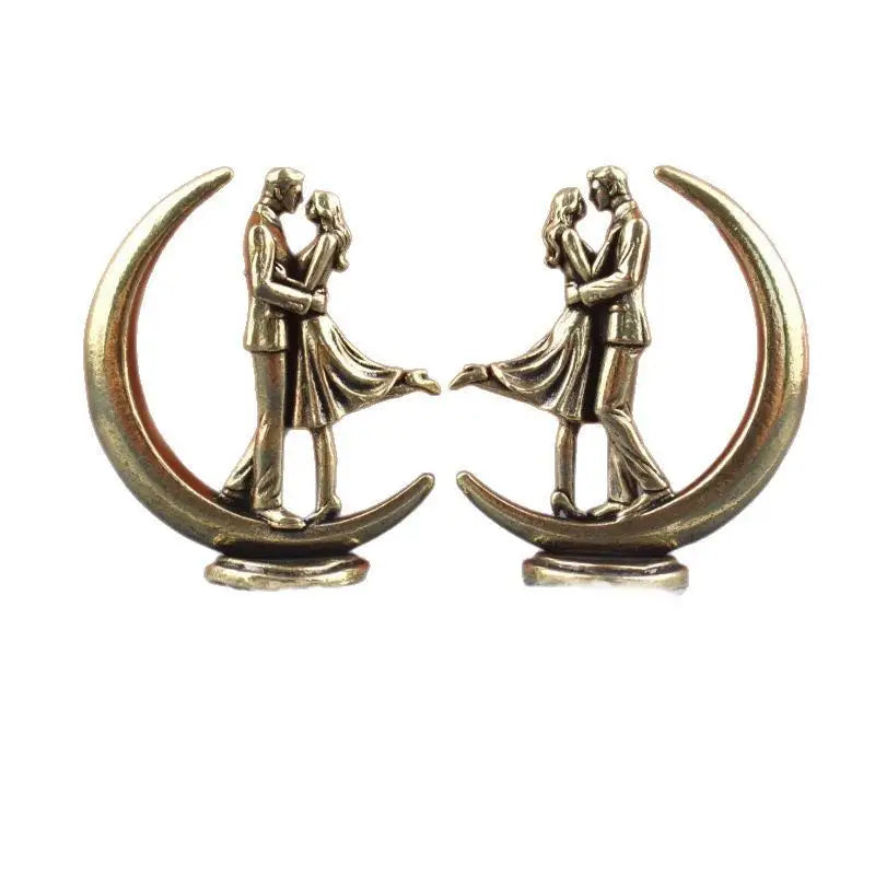 Brass Couple Hugging Figurine | Modern Art Home Decor Statue Decorative Figurine Qme 1PCS