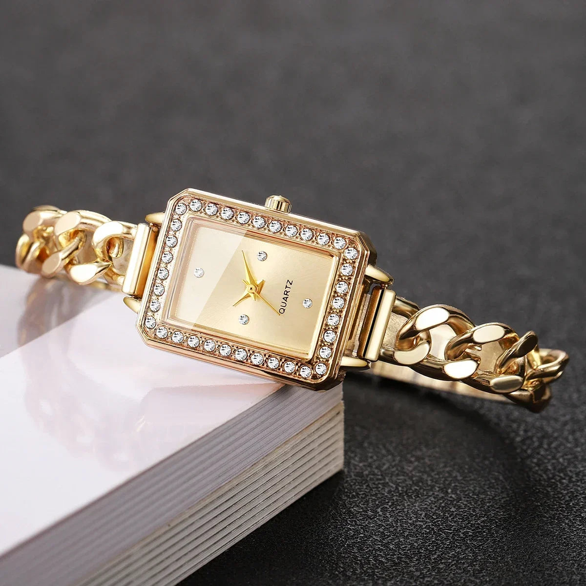 Women's Luxury Diamond Rectangular Dial Quartz Bracelet Watch Bracelet Watch Qme