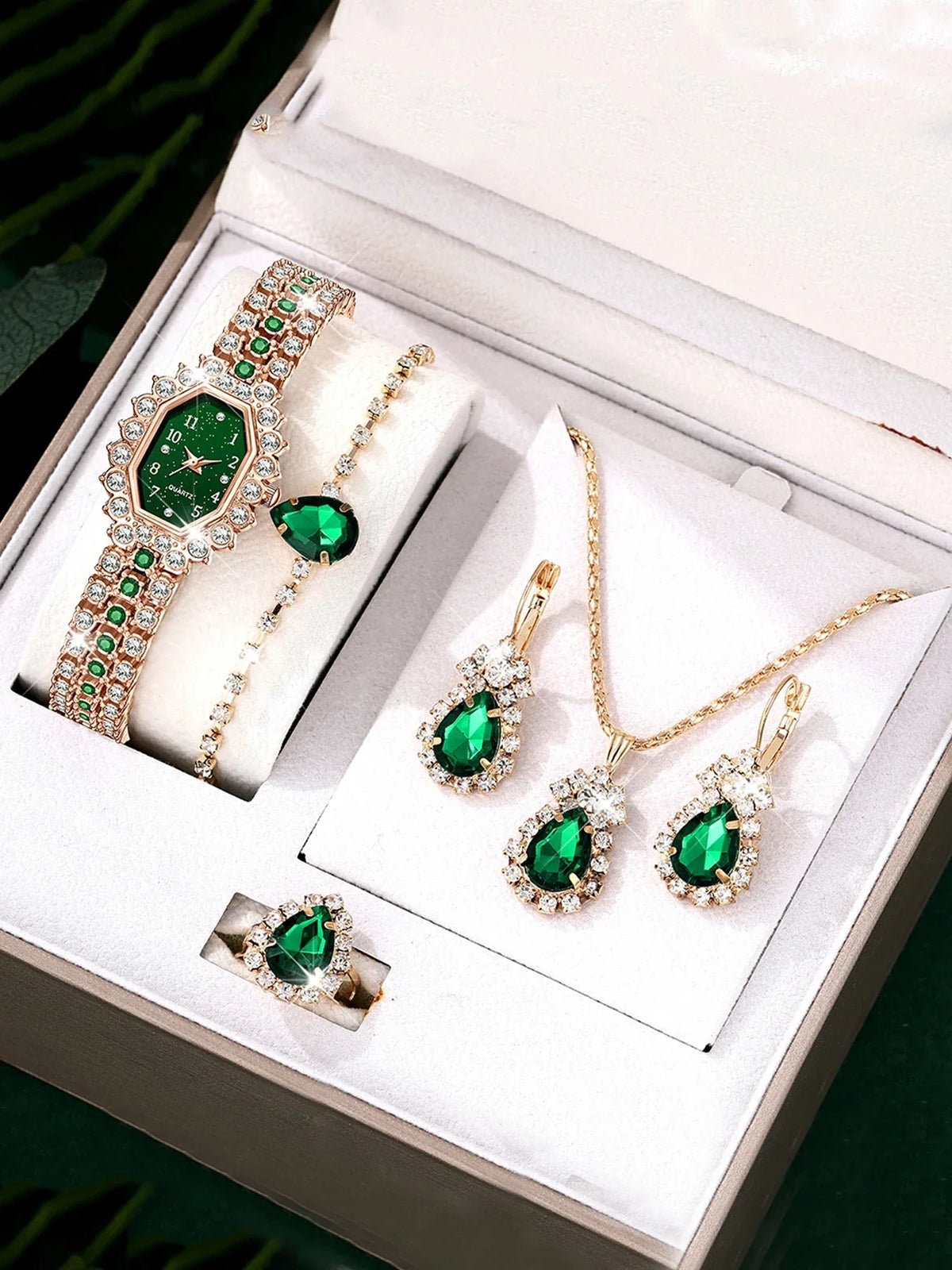 Women's Diamond Studded Square Bracelet Quartz Watch Bracelet Watch Qme