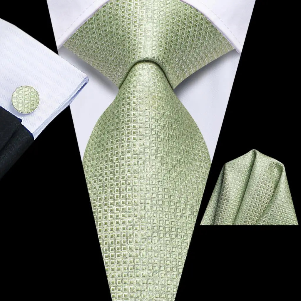 Hi-Tie Men's Silk Necktie Handkerchief & Cufflinks Set