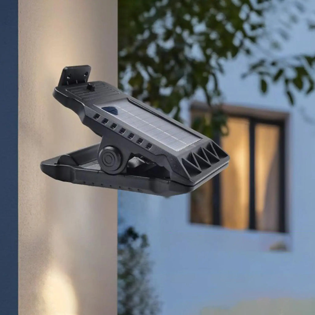 Clip-On Solar Motion Sensor LED Light for Fence & Garden Solar Motion Light Qme