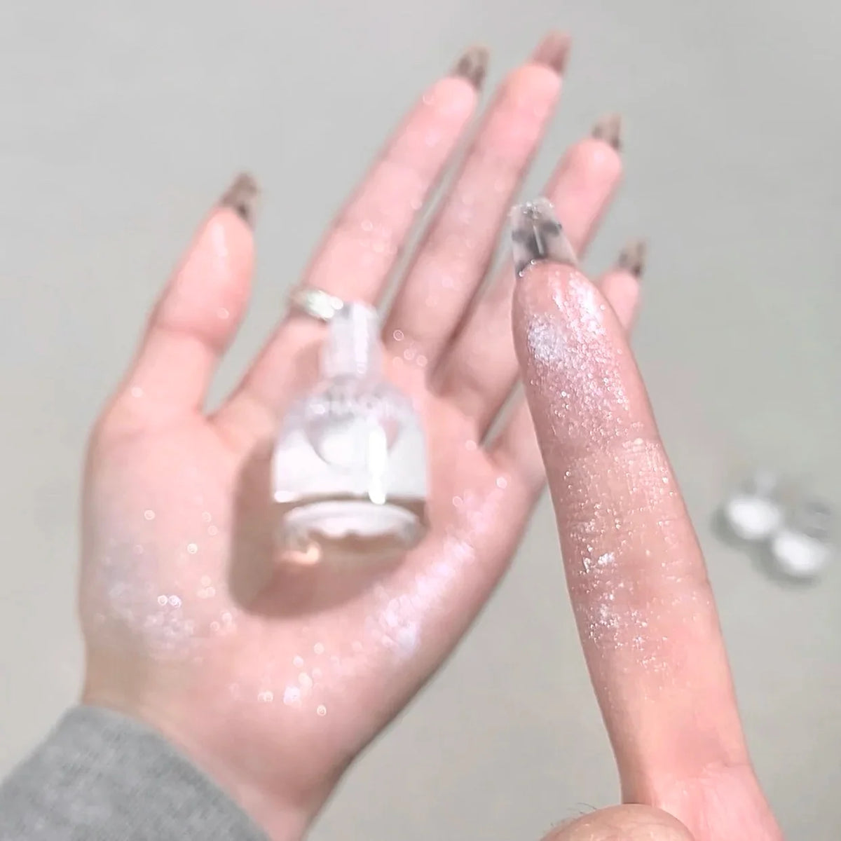 Roll-On Diamond Liquid Highlighter – Pearlescent Shimmer Glow Liquid Highlighter Qme