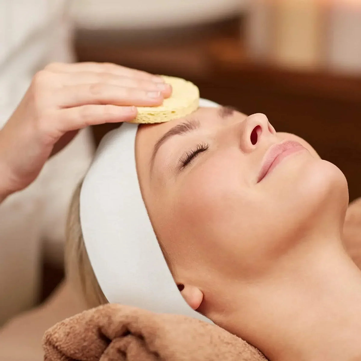 100 Disposable Spa Facial Headbands – Soft Non-Woven Stretch Disposable Facial Headbands Qme