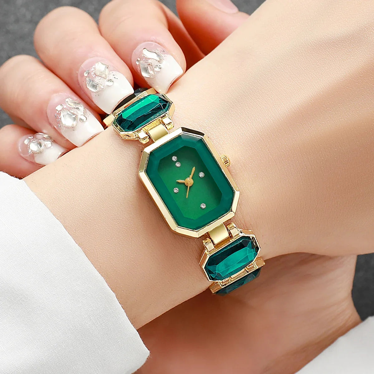 Women's Rectangle Dial Quartz Watch – Elegant Ladies Timepiece Ladies Quartz Watch Qme