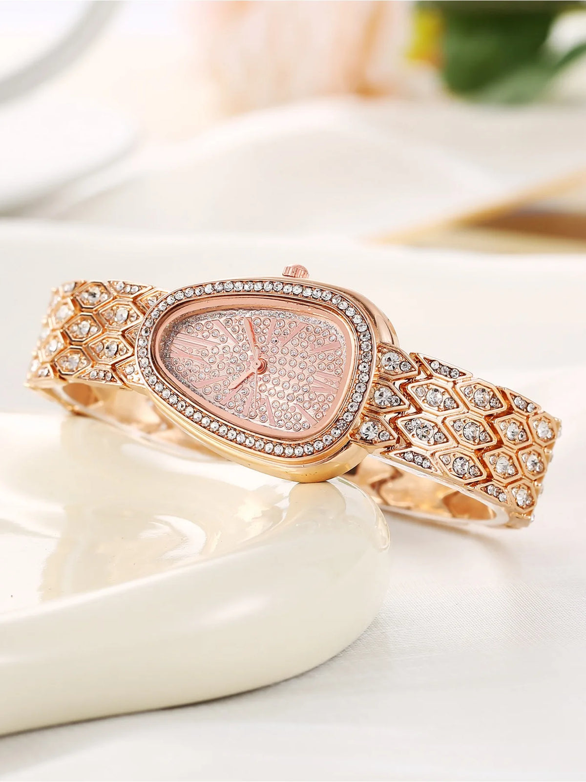 Women's Quartz Fashion Watch – Elegant Casual Steel Band Watch Women's Fashion Watch Qme