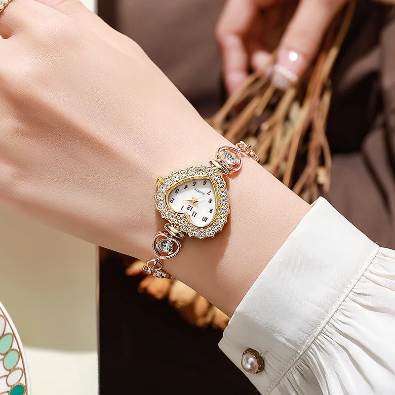Women's Heart-Shaped Dial Fashion Watch | Faux Diamond Quartz Women's Fashion Watch Qme Gold