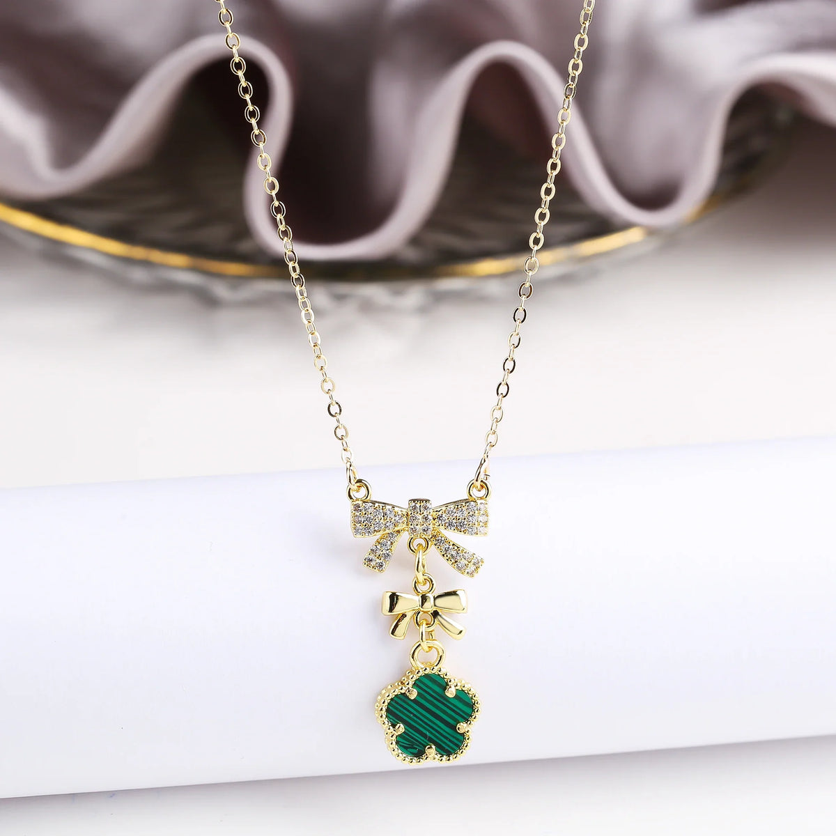 Natural Stone Five Leaf Flower Pendant Necklace | Zirconia Pendant Necklace Qme Green