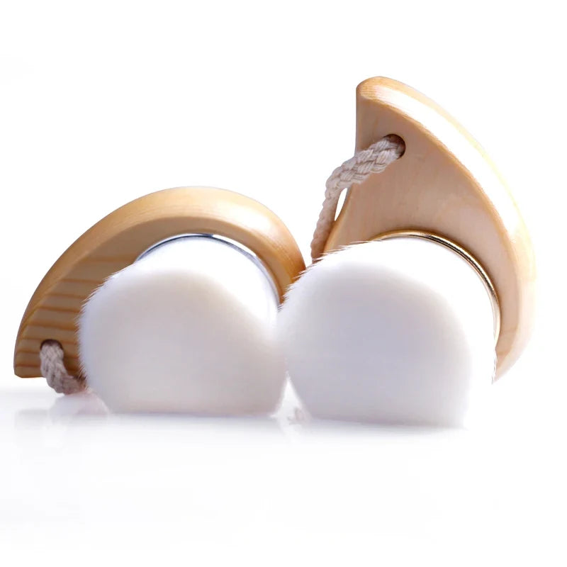 Facial Cleansing Brush – Wooden Handle & Soft Bristles Facial Cleansing Brush Qme