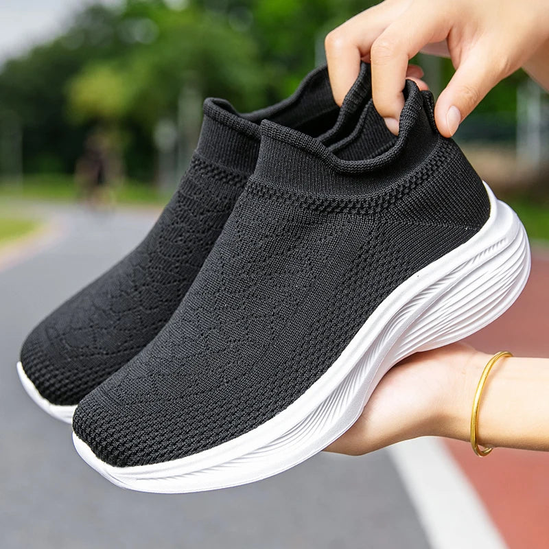 Women's Lightweight Slip-On Walking Sneakers – Casual Flats Women's Walking Sneakers Qst Black White 41