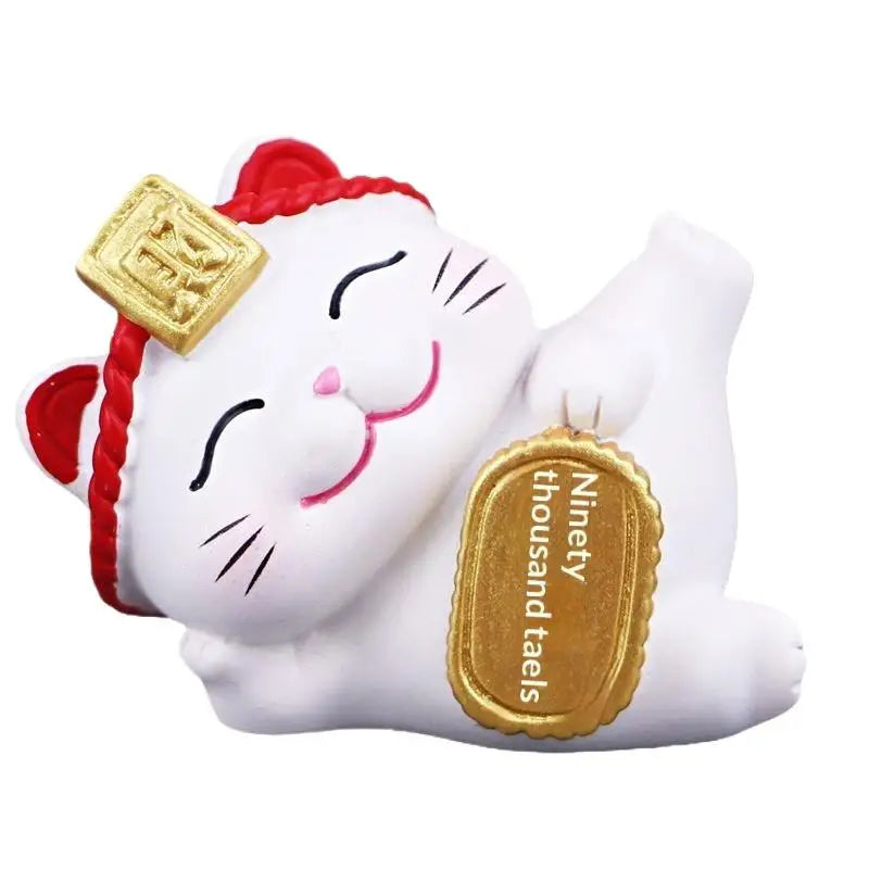 Lucky Cat Fortune Sculpture – Cute Resin Figurine for Desk & Office Decorative Figurine Qme