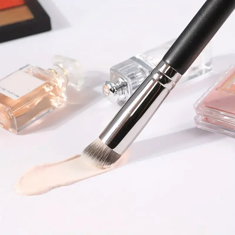 Kabuki Concealer Brush – Dense Bristles for Nose Contour Makeup Brush Qme