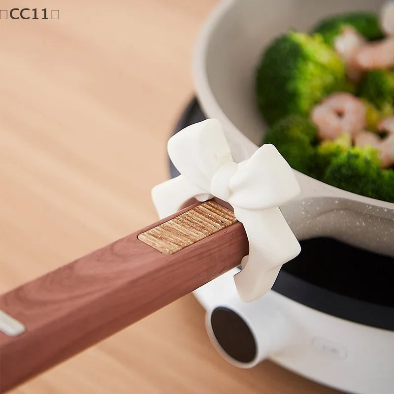 Silicone Bow Spoon Rest & Spatula Holder – Heat Safe Silicone Spoon Rest Qme