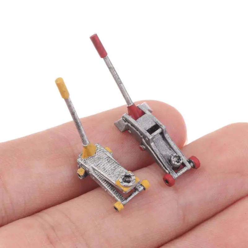 1:64 Scale Car Lifting Jack Model – Mini Garage Accessory Miniature Scale Model Qme