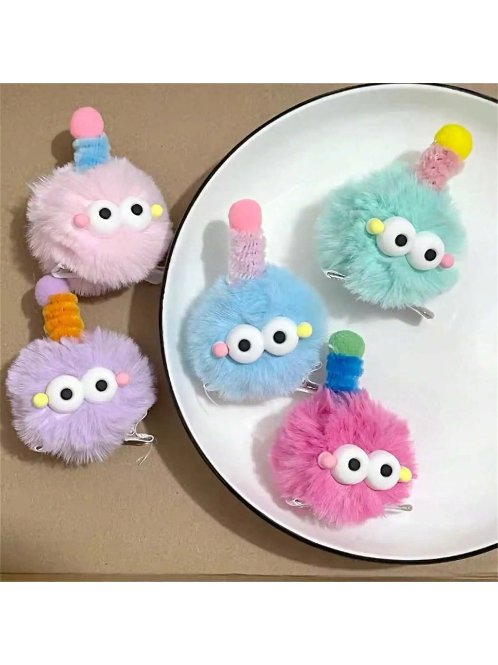 Women's Colorful Furry Pom-Pom Hair Clips – Cute Set of 7 Hair Clips Qme