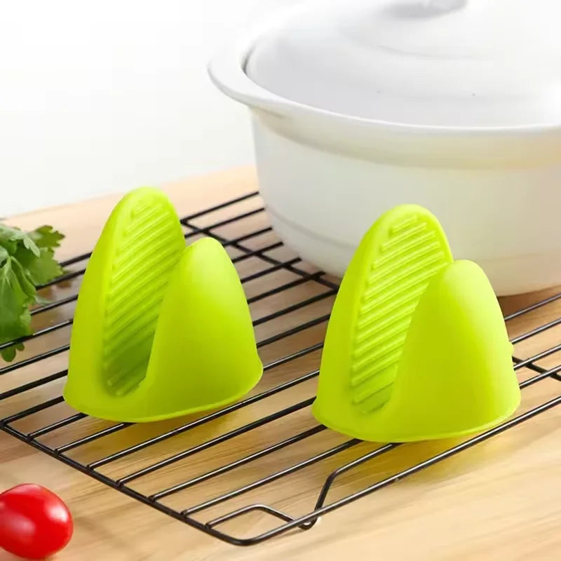 Silicone Pot Holder Clips – Heat-Resistant Kitchen Grippers 2pc Silicone Pot Holder Qst
