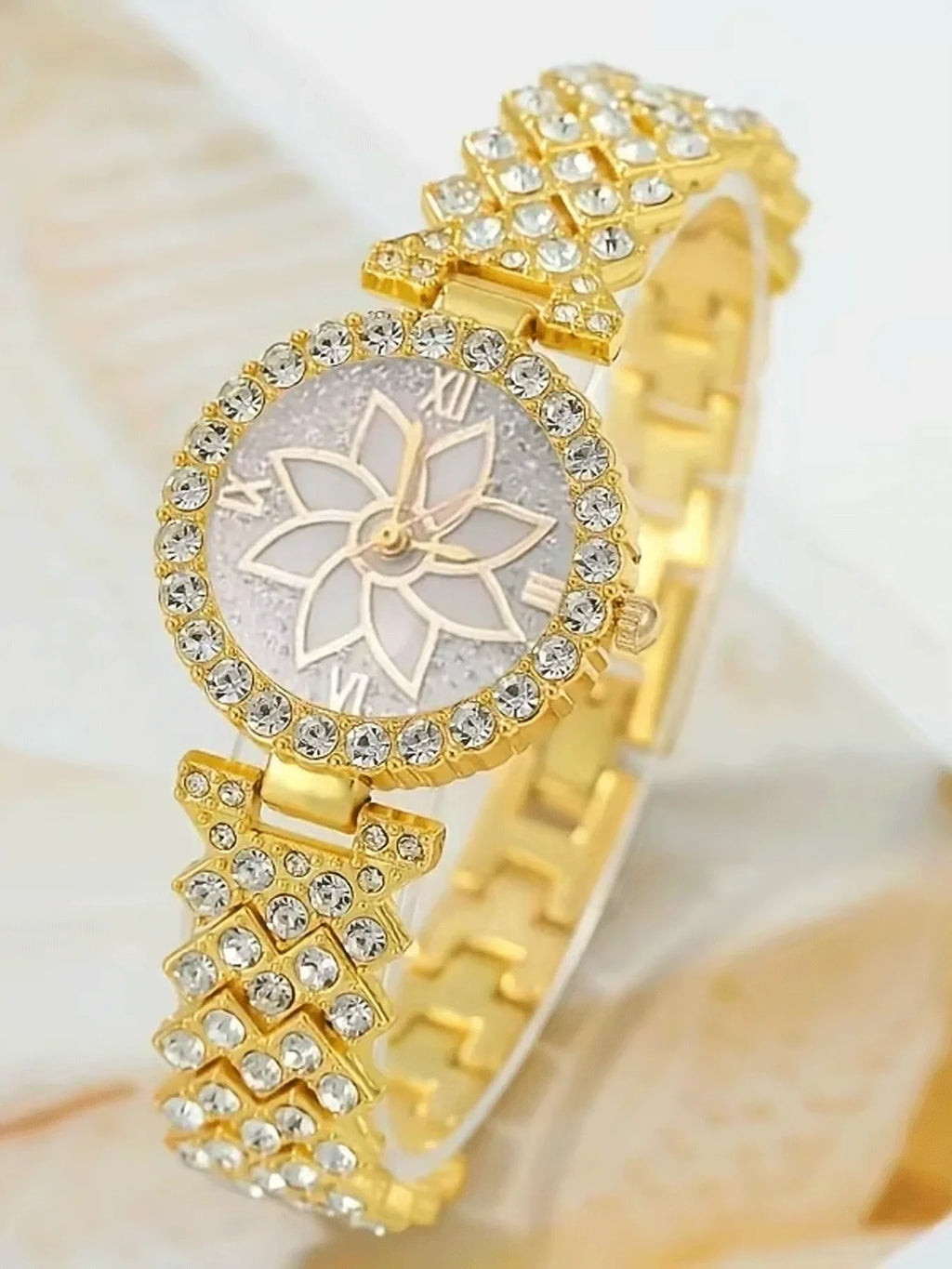 Women's Silver Rhinestone Lotus Dial Quartz Watch Bracelet Watch Bracelet Qme
